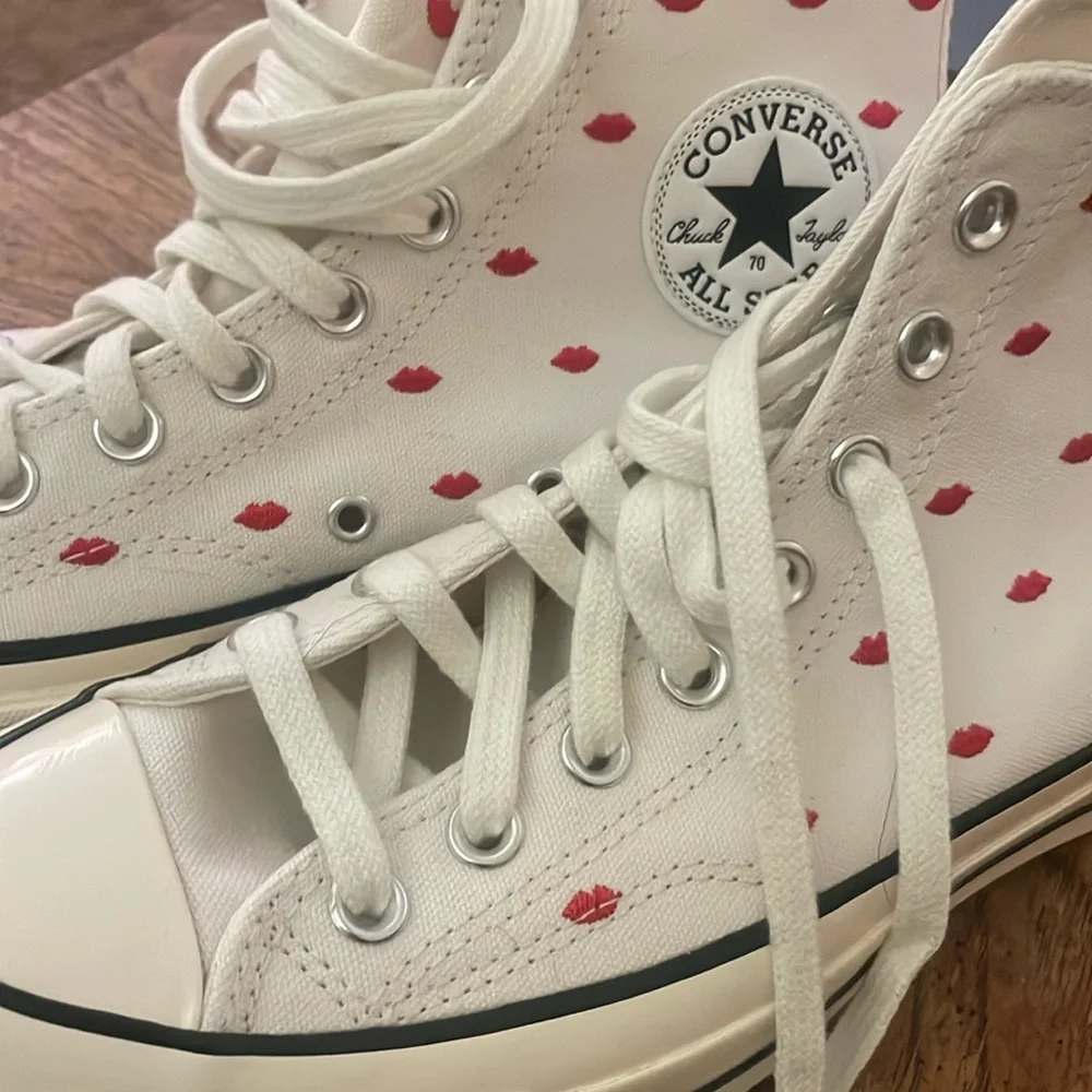Converse Chuck Taylor 70 High Top Unisex Mens Womens Embroidered Lips (7 M/9 W) - Picture 1 of 1